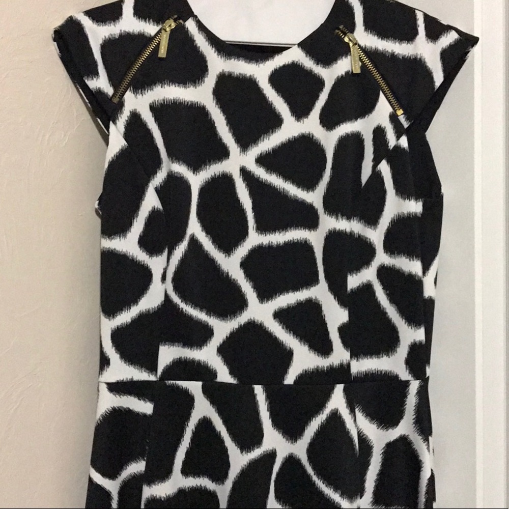 ❣️REDUCED❣️Michael Kors Black & White dress Size 4